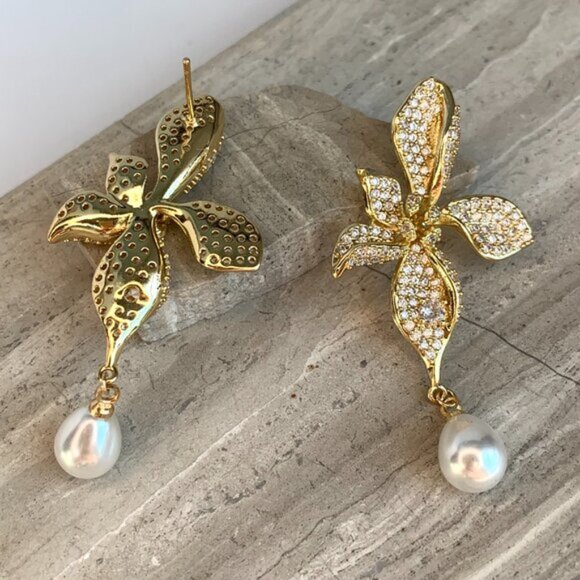 NEW ~ Anthropologie Shashi Pave Crystal Flower & Pearl Dangle Earrings - Picture 9 of 10